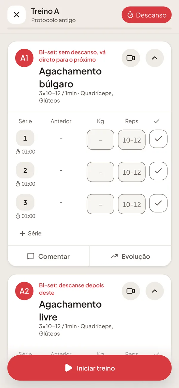 Treino no app do aluno, com séries, carga, repetições e descanso